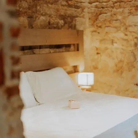 1820 Central Apartment